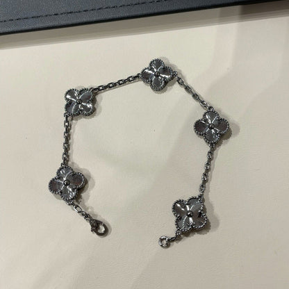 [ラッキースター]クローバー5モチーフブラックブレスレット