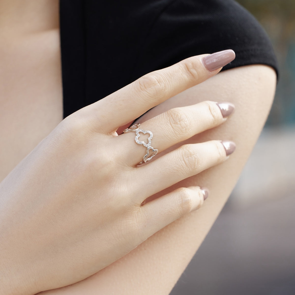 [Lucky Star]Hollow Design Four-Leaf Clover Flower Shape Ring