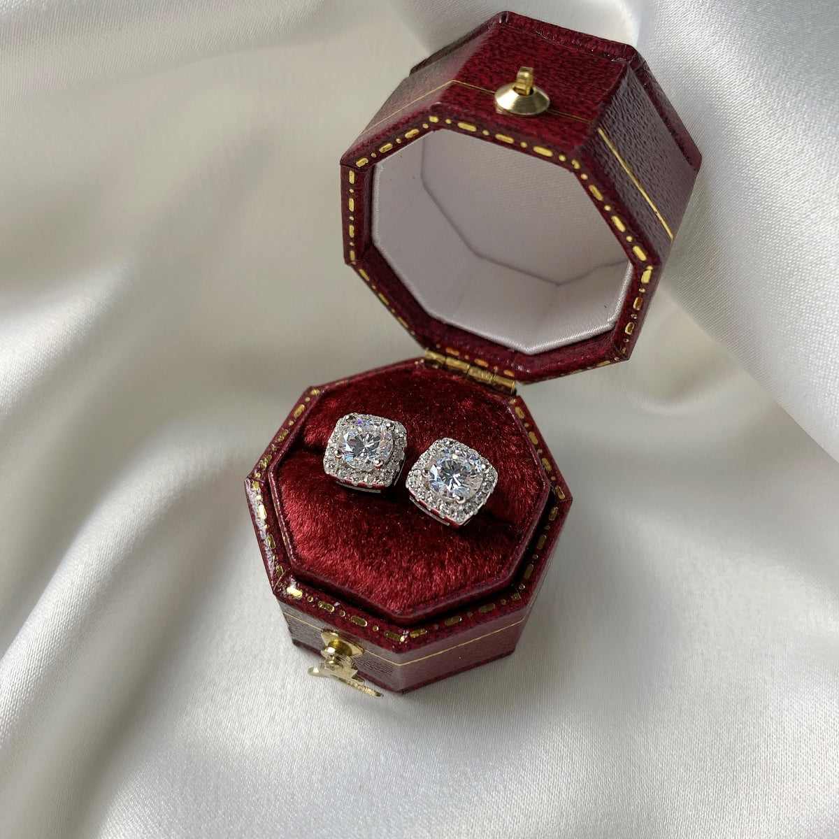 [Lucky Star]Classic Round Center Stone Stud Earrings
