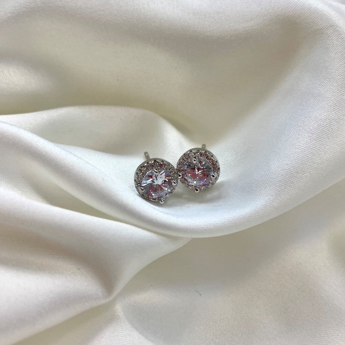 [ラッキースター]クラシックプリンセスラウンドシェイプピアス