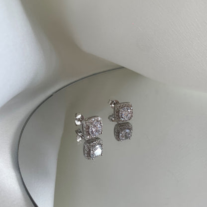 [Lucky Star]Classic Round Center Stone Stud Earrings