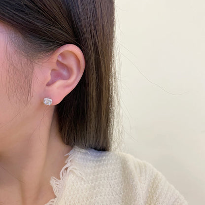 [Lucky Star]Classic Round Center Stone Stud Earrings
