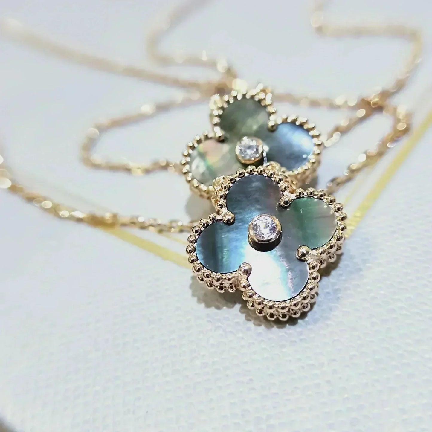 [Lucky Star]CLOVER 15MM DIAMOND AND MOTHER-OF-GREY NECKLACE