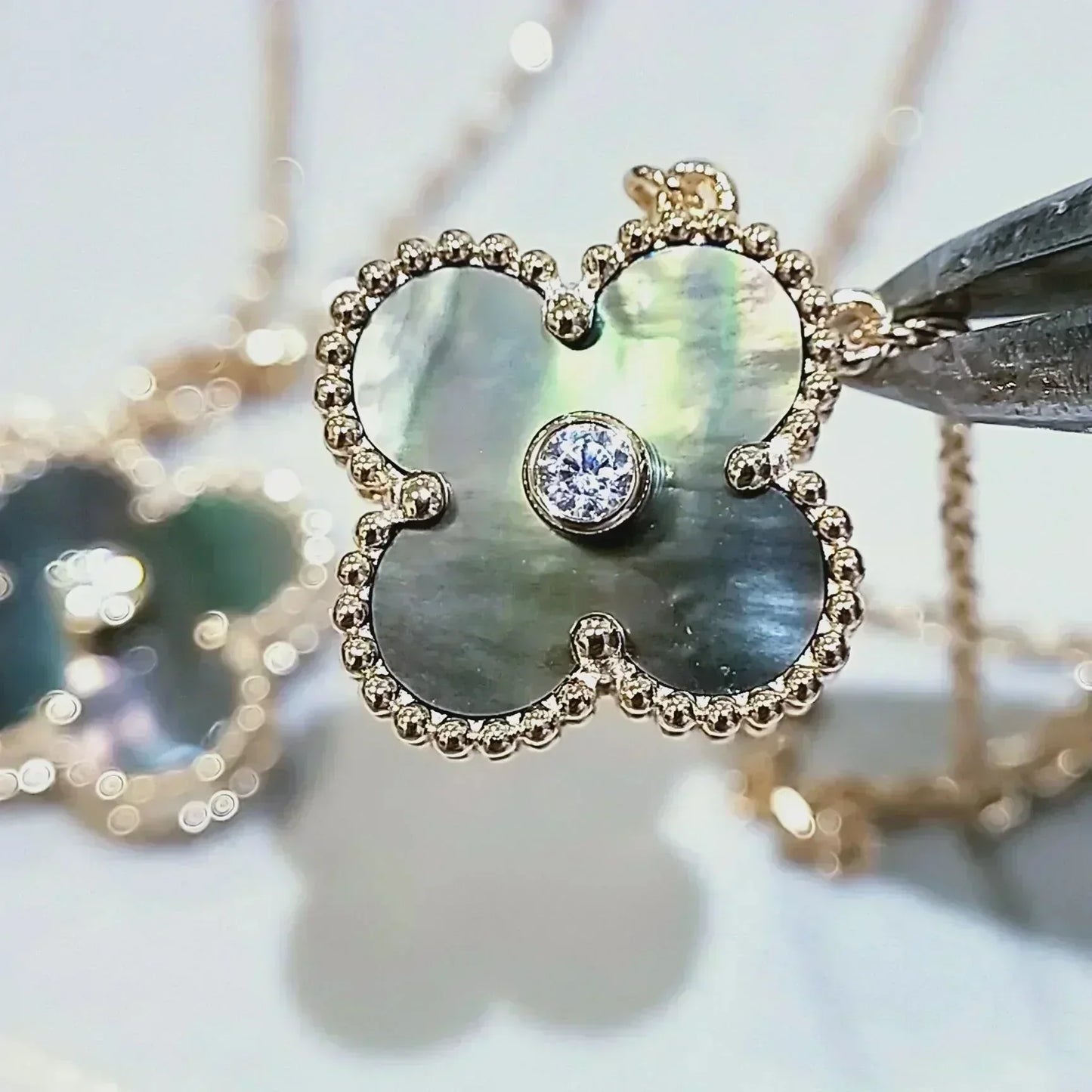 [Lucky Star]CLOVER 15MM DIAMOND AND MOTHER-OF-GREY NECKLACE