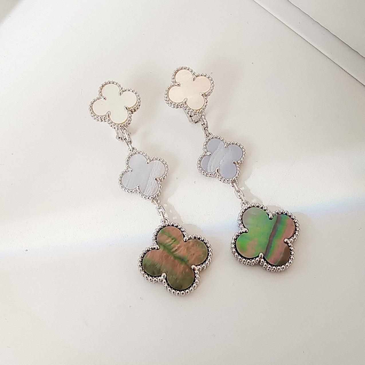 [Lucky Star]CLOVER 3 MOTIFS CHALCEDONY DARK MOP SILVER EARRINGS