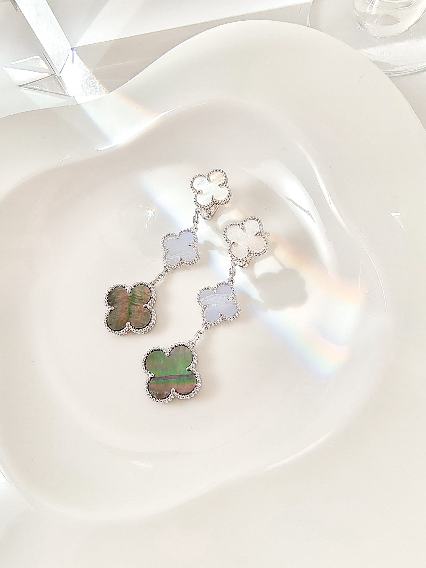 [Lucky Star]CLOVER 3 MOTIFS CHALCEDONY DARK MOP SILVER EARRINGS