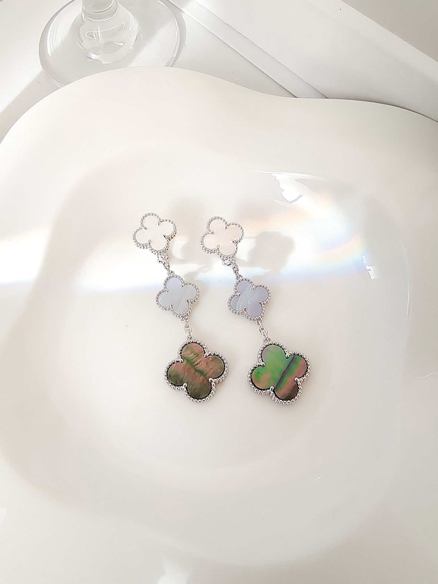 [Lucky Star]CLOVER 3 MOTIFS CHALCEDONY DARK MOP SILVER EARRINGS