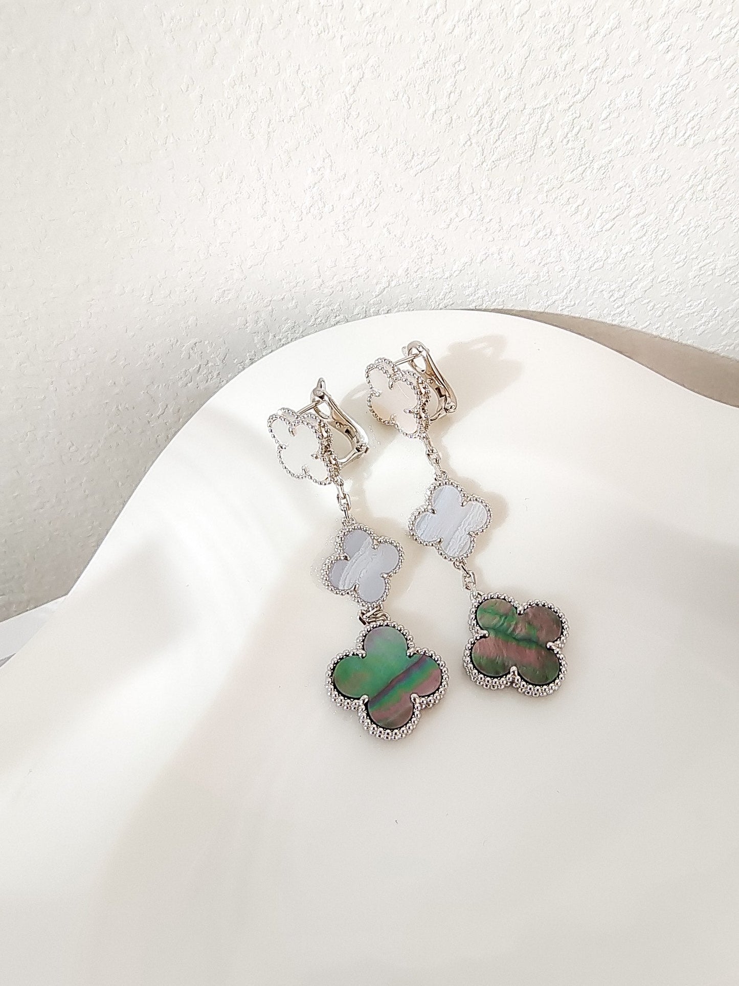 [Lucky Star]CLOVER 3 MOTIFS CHALCEDONY DARK MOP SILVER EARRINGS
