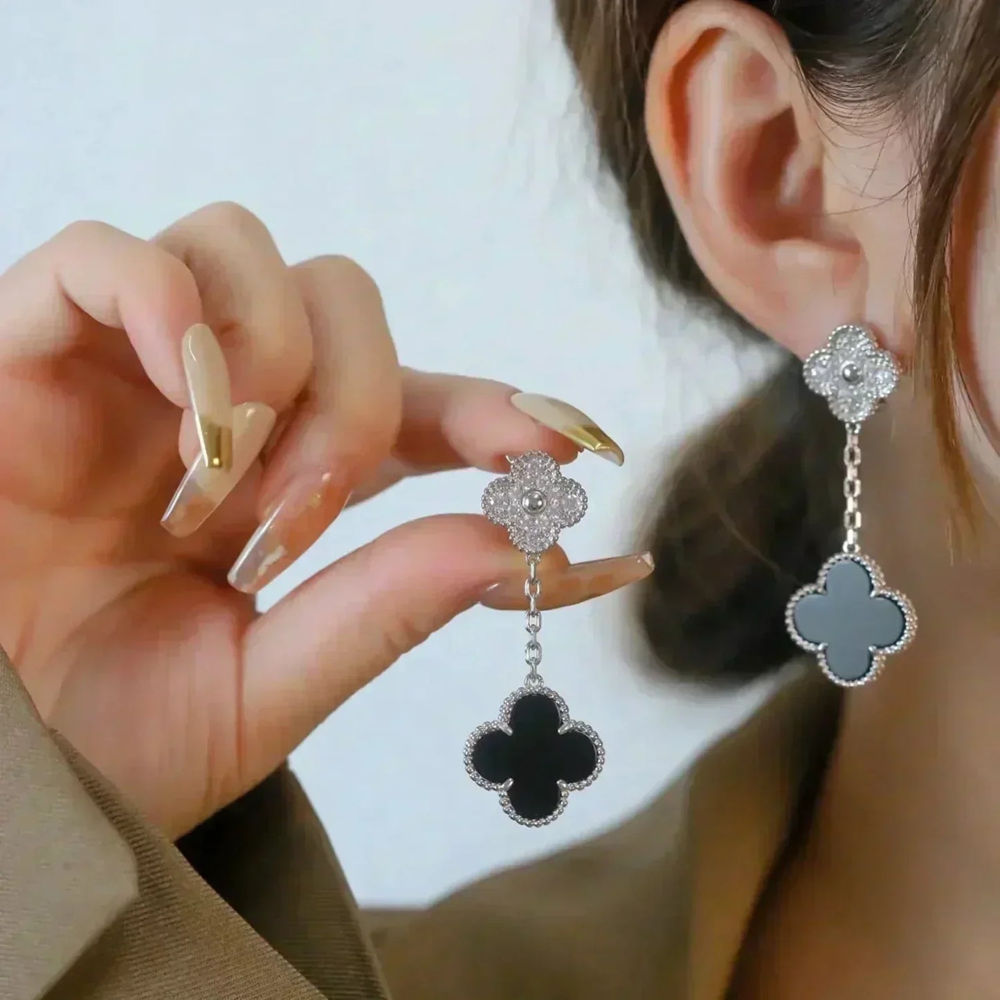 [らき☆すた]クローバー 2モチーフ ダイヤモンド オニキス ピアス シルバー