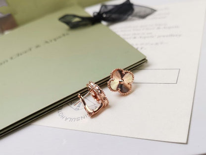 [Lucky Star]CLOVER MEDIUM STUD EARRINGS
