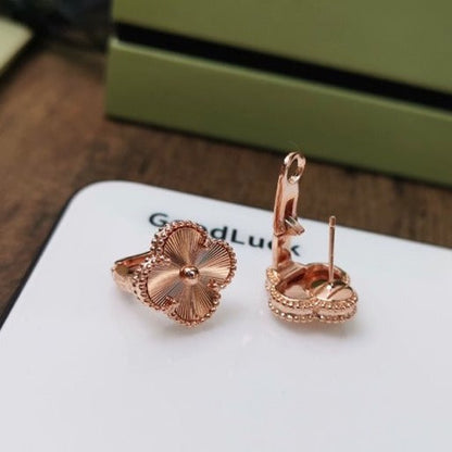 [Lucky Star]CLOVER MEDIUM STUD EARRINGS