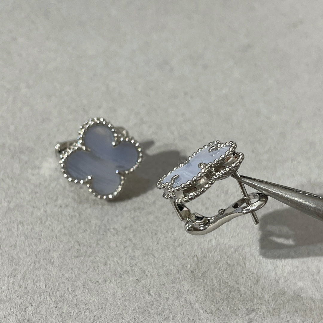 [Lucky Star]CLOVER CHALCEDONY SILVER STUD EARRINGS