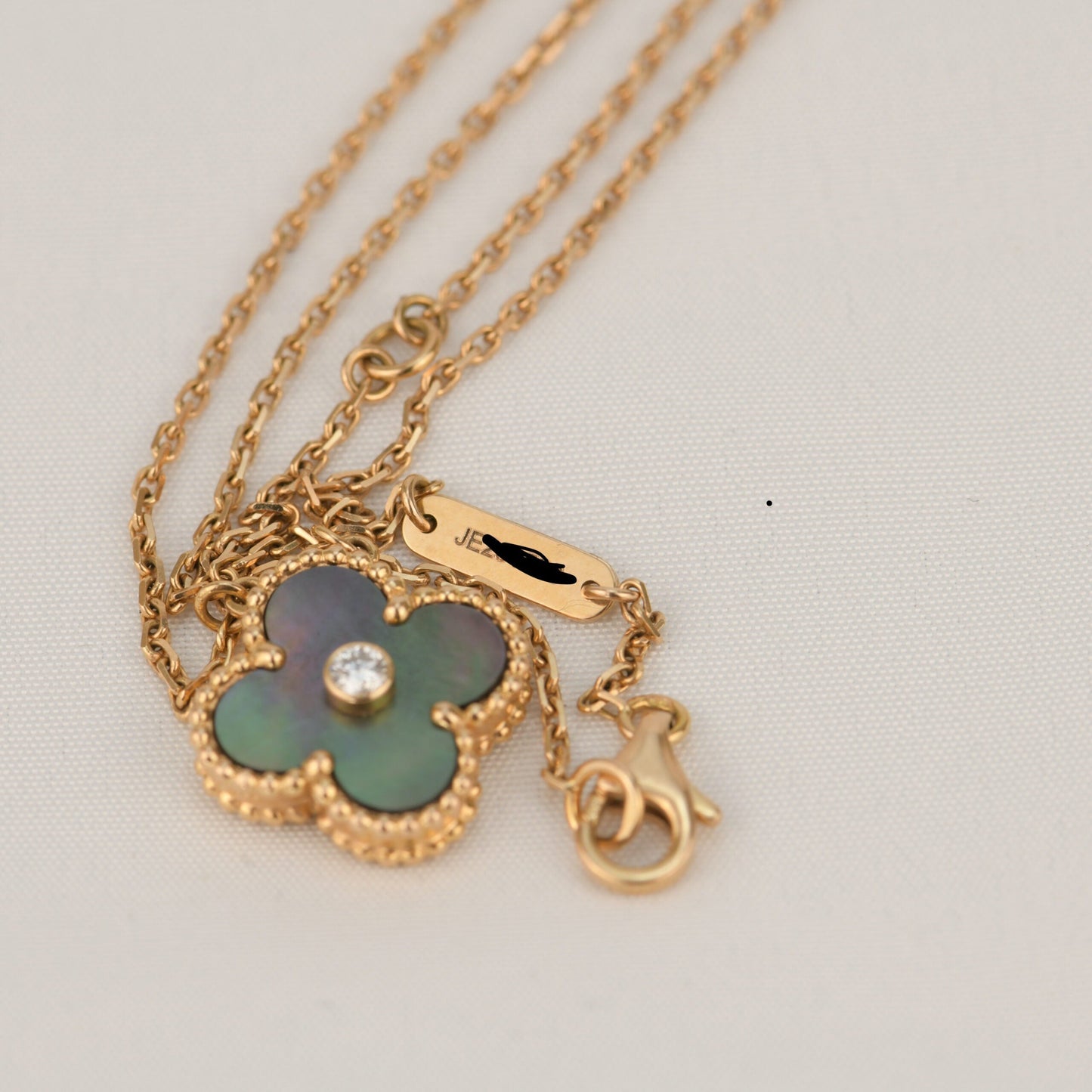 [Lucky Star]CLOVER 15MM DIAMOND AND MOTHER-OF-GREY NECKLACE