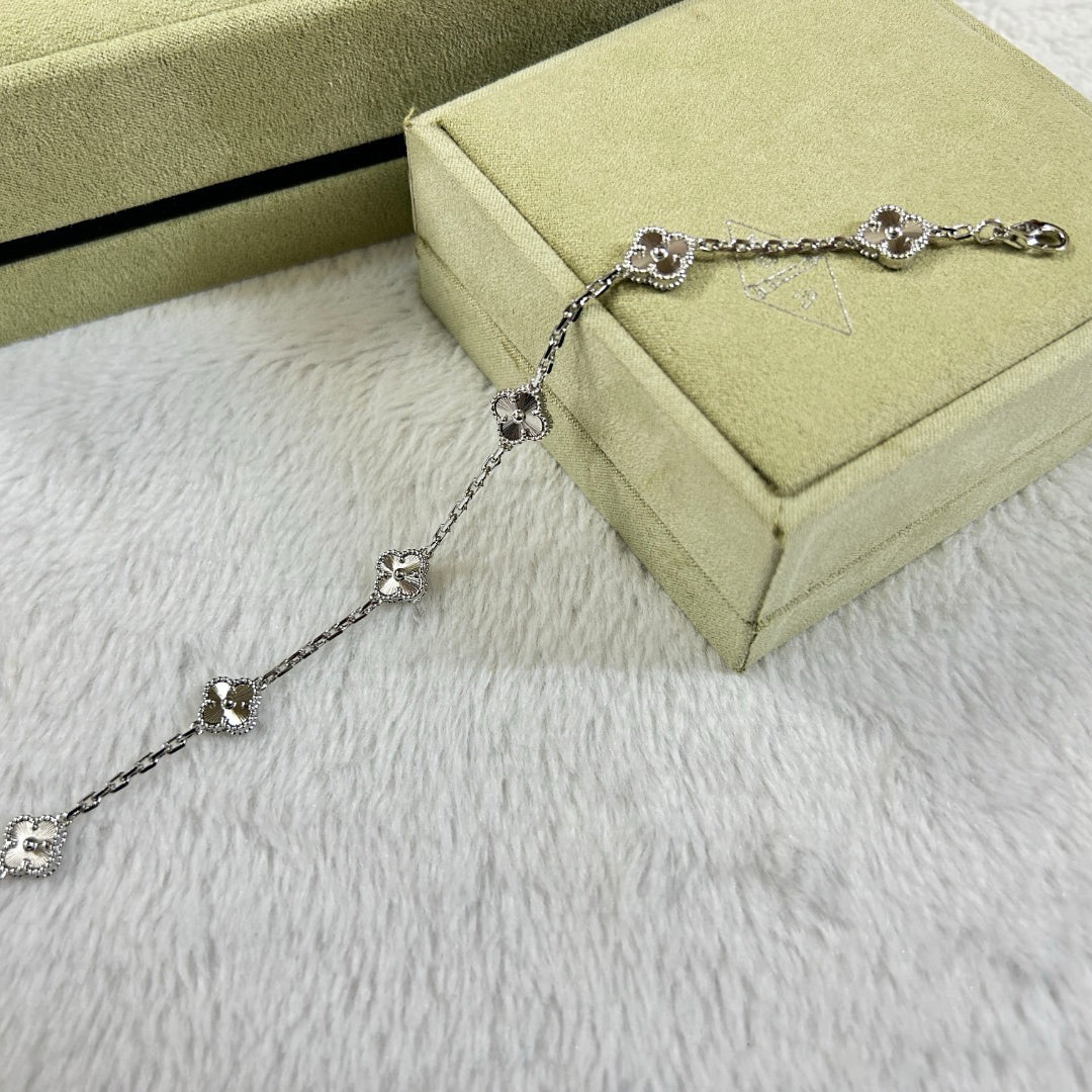 [Lucky Star]CLOVER 6 MOTIF DIAMOND BRACELET