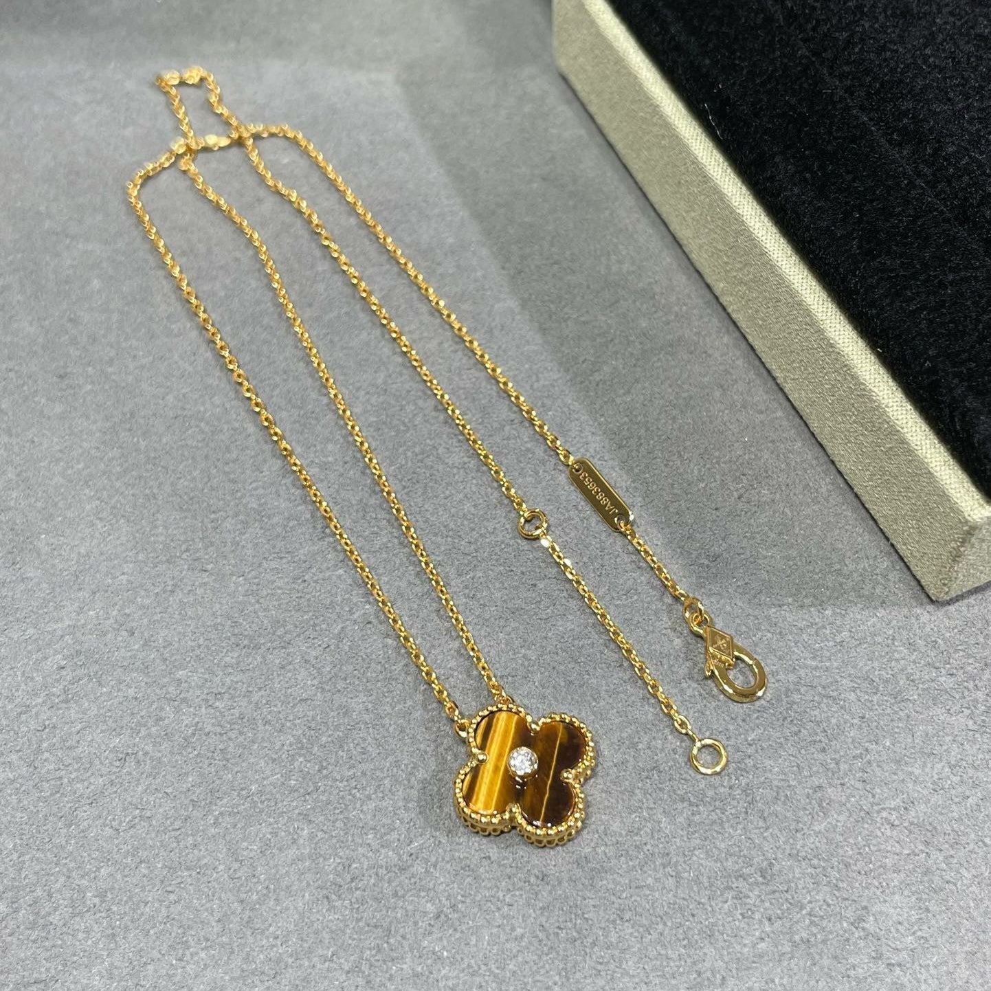 [ラッキースター]クローバー 15MM ダイヤモンド&amp;イエロータイガーアイアゲートネックレス