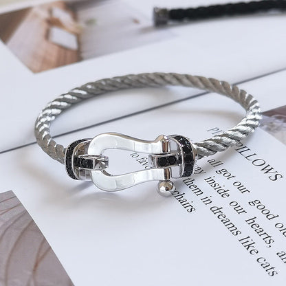 [Lucky Star]FORCE GROSSES HUFEISENARMBAND MIT SCHWARZEN DIAMANTEN SILBER