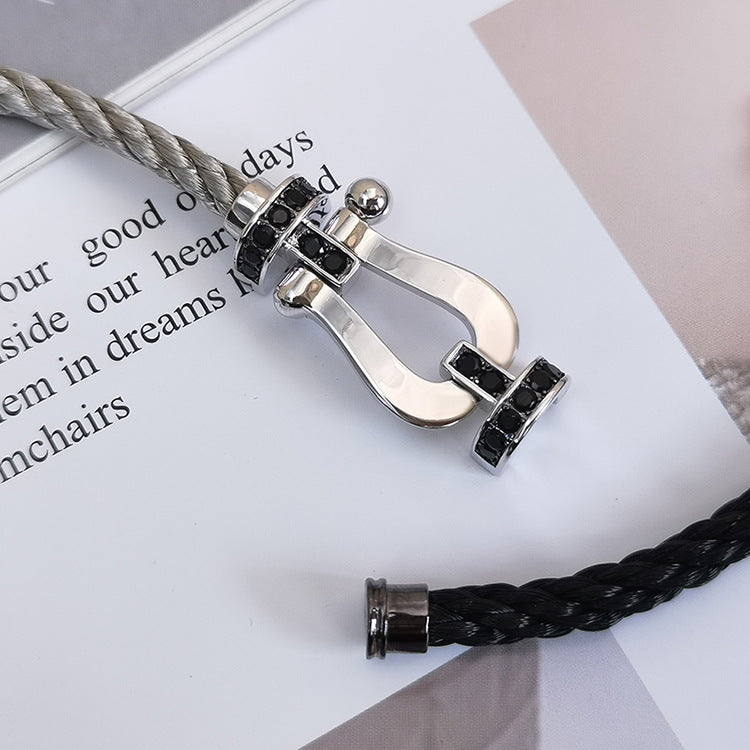 [Lucky Star]FORCE GROSSES HUFEISENARMBAND MIT SCHWARZEN DIAMANTEN SILBER