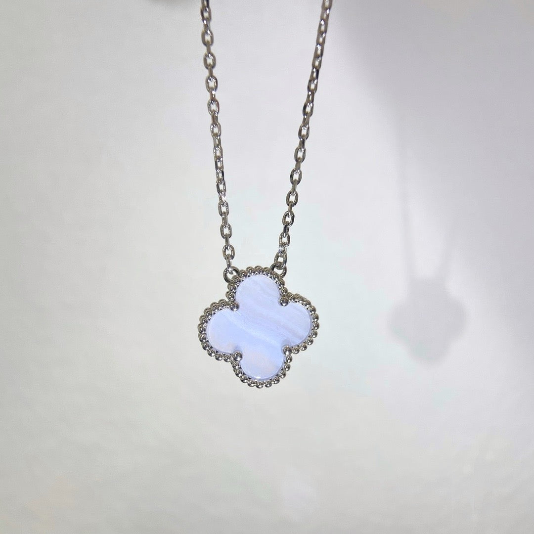 [ラッキースター]クローバー 15MM ブルーカルセドニーネックレス シルバー