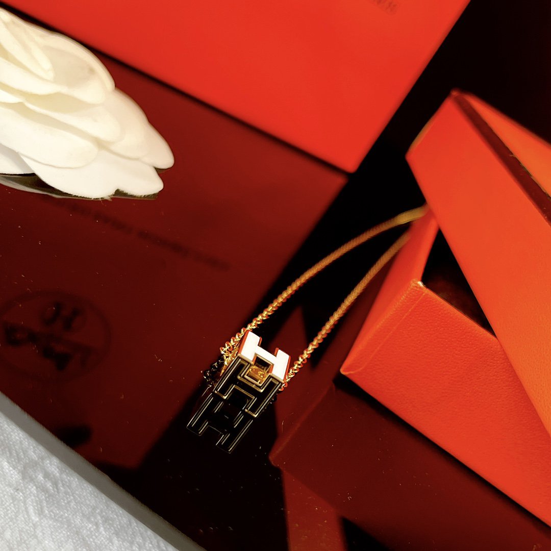 [Lucky Star]H WHITE SQUARE GOLD NECKLACE