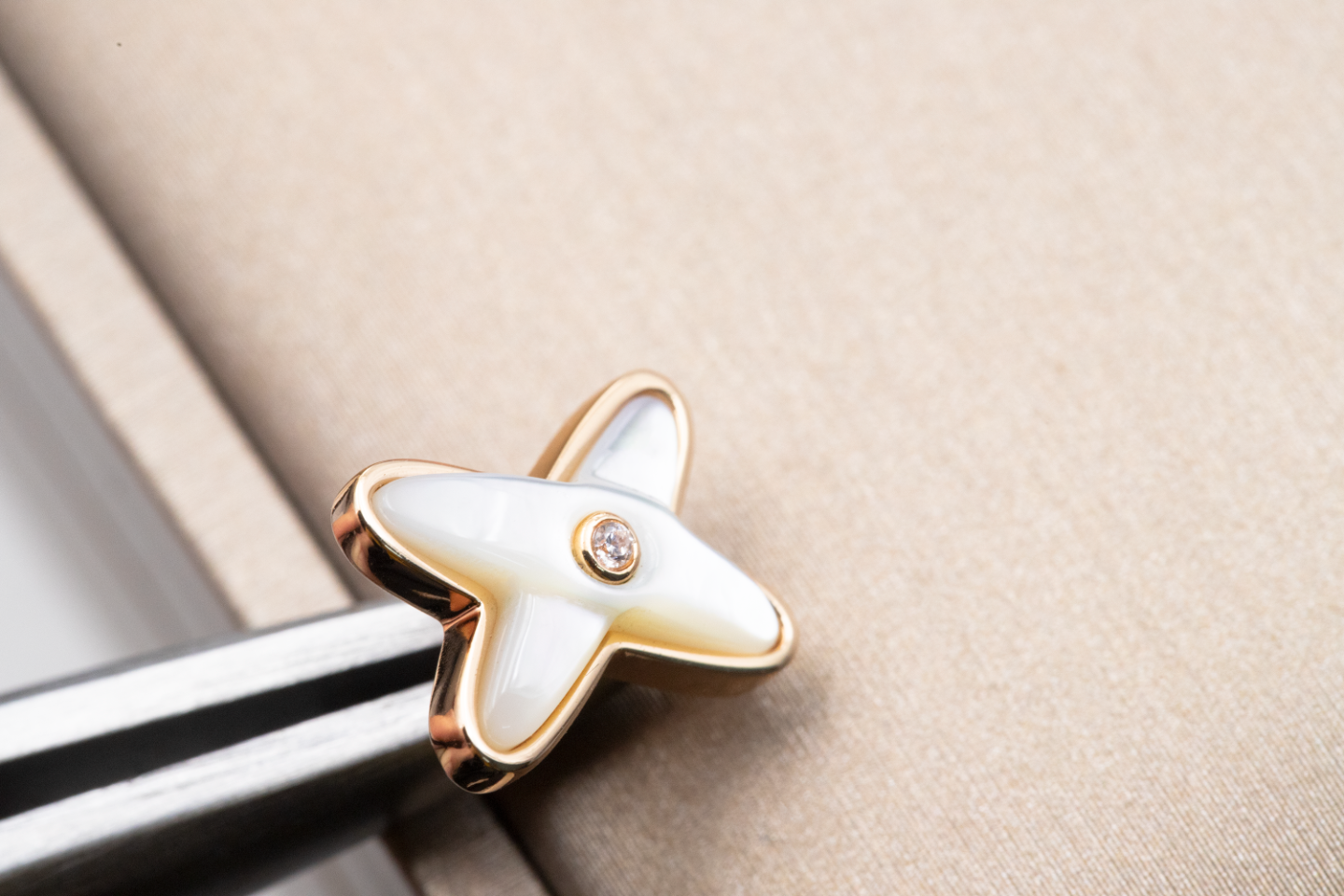 [Lucky Star]JEUX DE WHITE MOP PINK GOLD DIAMOND OHRRINGE