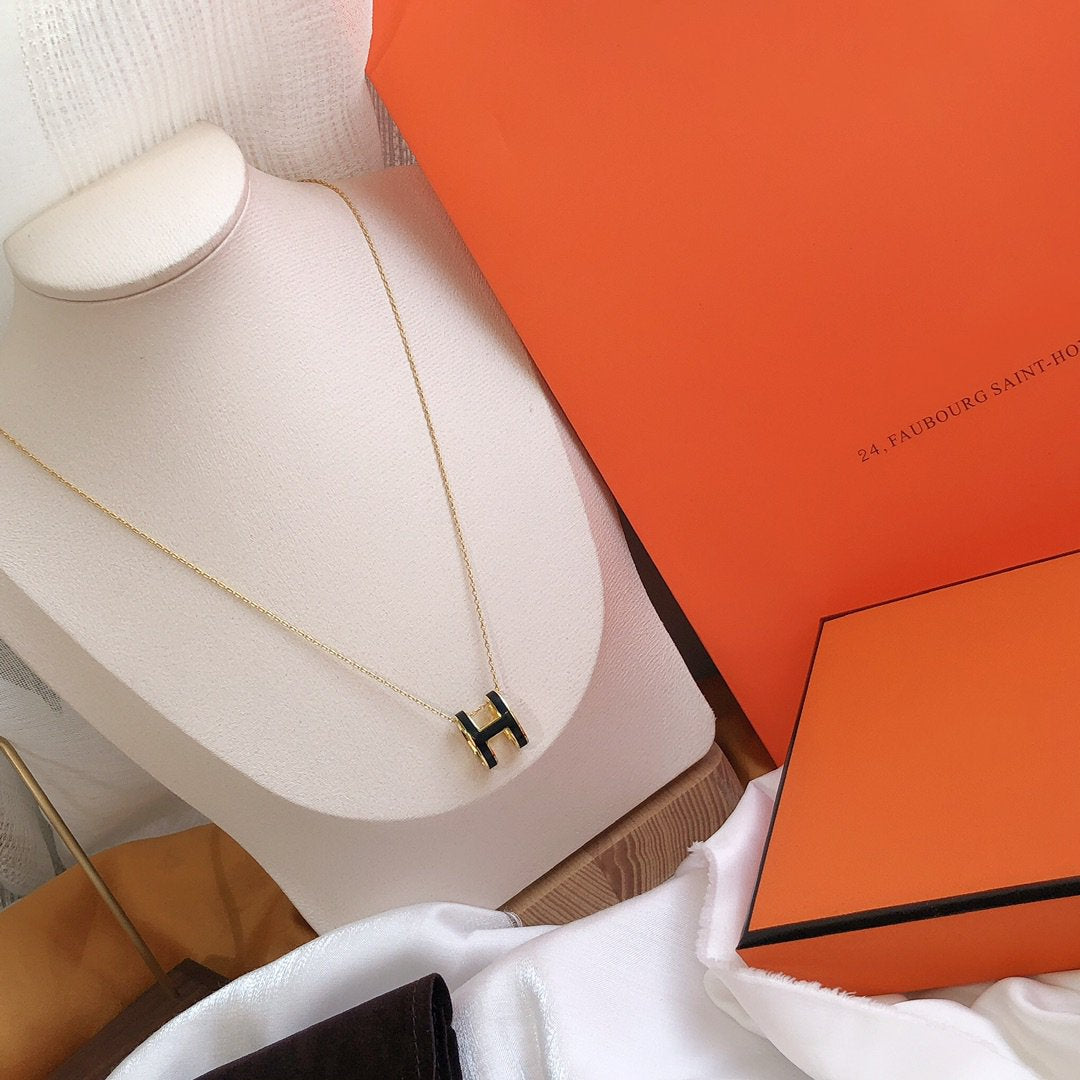 [ラッキースター]HM CLIC ブラックエナメルゴールドネックレス
