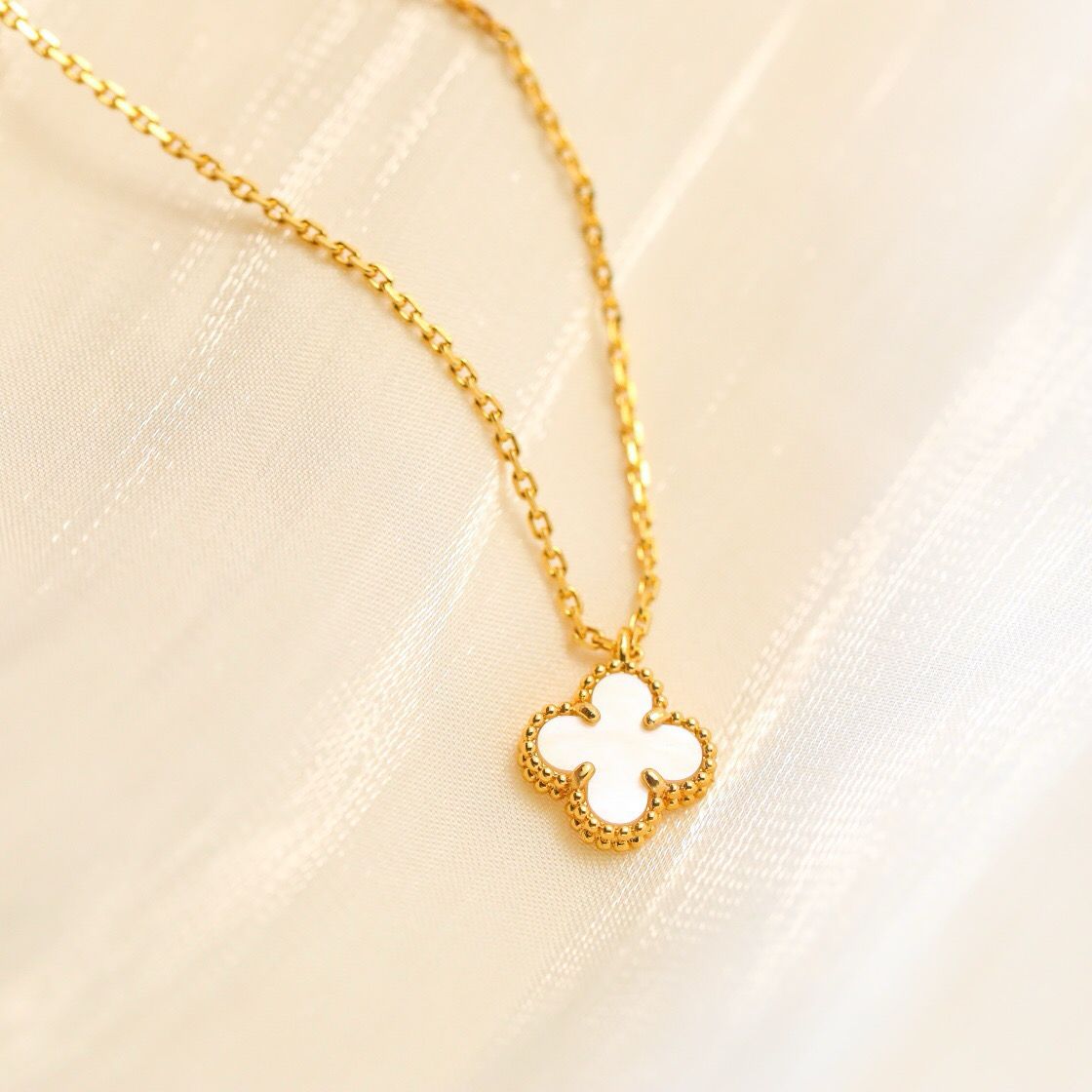 [Lucky Star]CLOVER MINI 9.5MM WHITE MOTHER-OF-PEARL NECKLACE