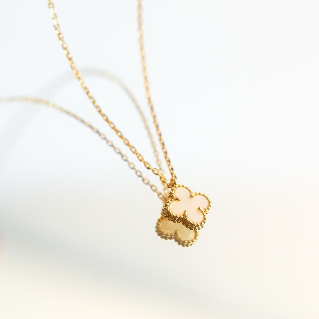 [Lucky Star]CLOVER MINI 9.5MM WHITE MOTHER-OF-PEARL NECKLACE