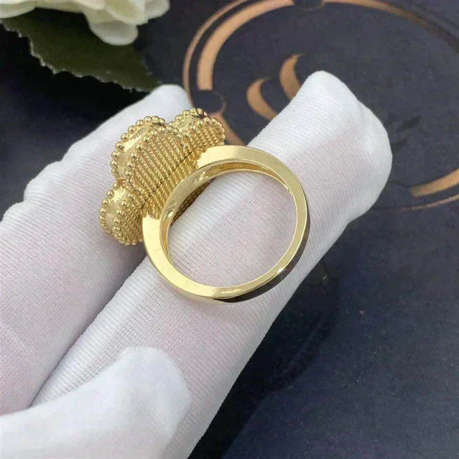 [Lucky Star]CLOVER WHITE MOP RING